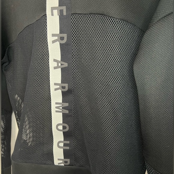 Under Armour Pullover - Picture 3 of 3